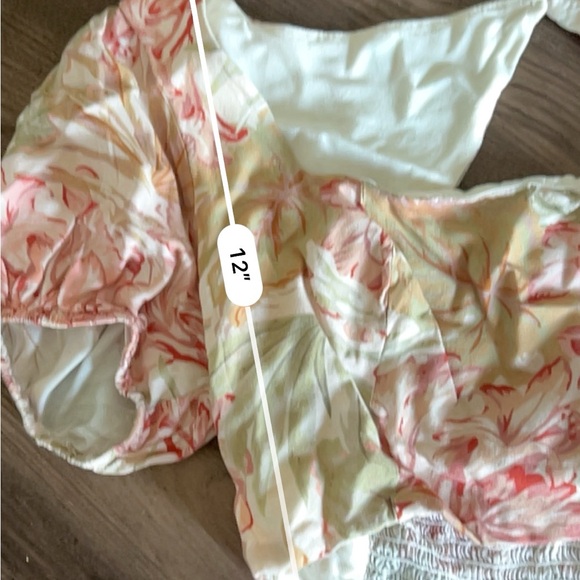 Showpo floral backless crop top - Picture 4 of 5